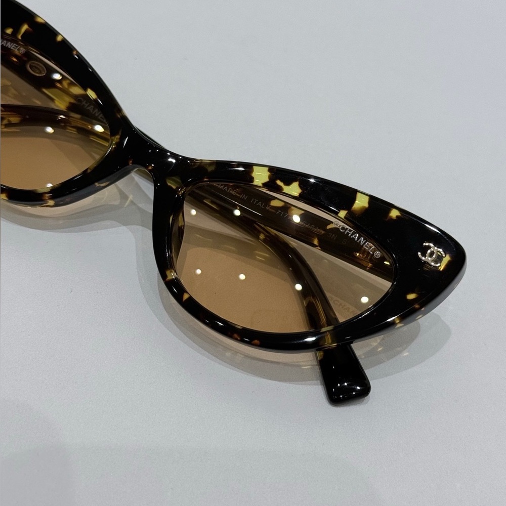 Chanel Upturned Cat-Eyed Sunglasses - Picture 6 of 7